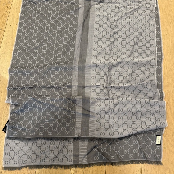 GUCCI Wool Silk Monogram GGWeblong Fringe Scarf Shawl “Pearl Medium Grey” - Picture 6 of 9